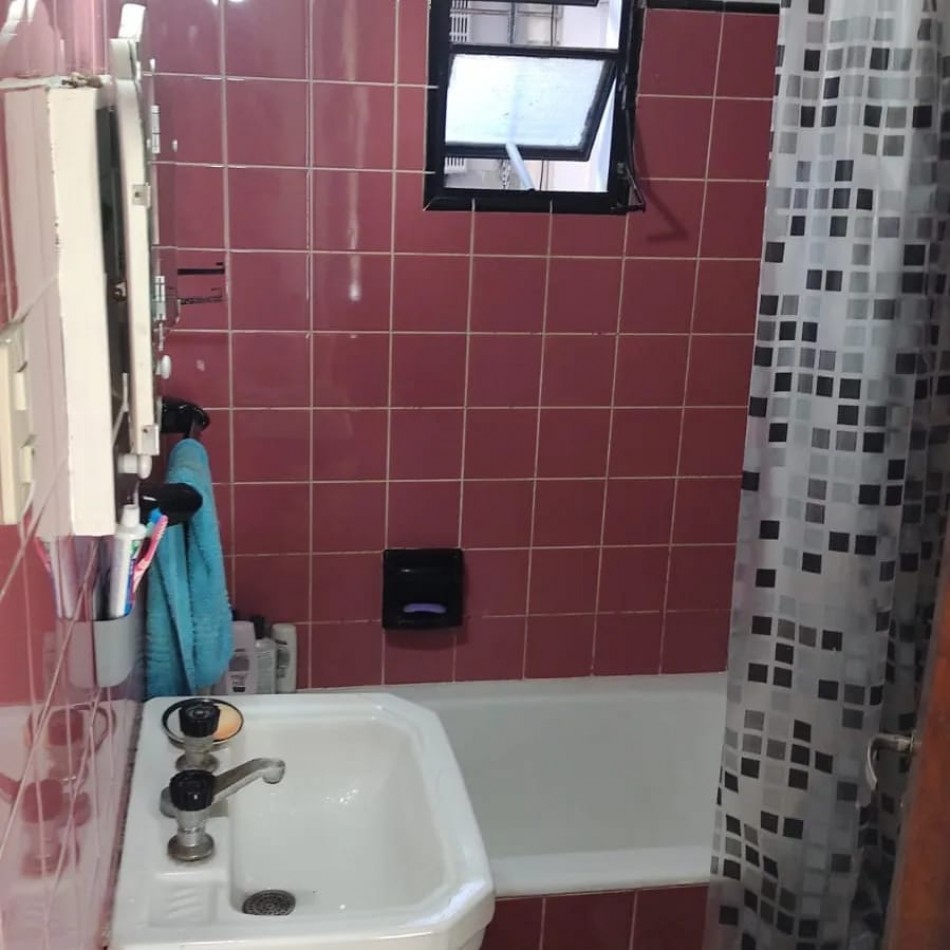 Departamento en PH en venta de dos dormitorios en calle 8 entre 68 y 69