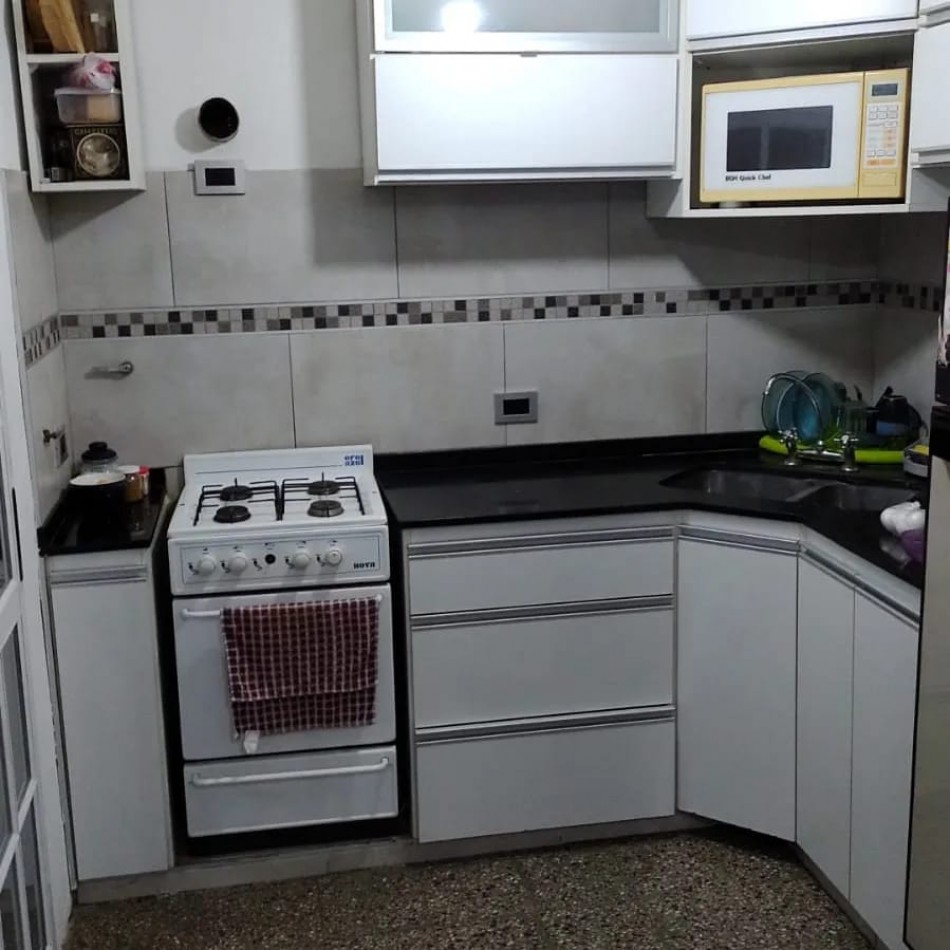 Departamento en PH en venta de dos dormitorios en calle 8 entre 68 y 69