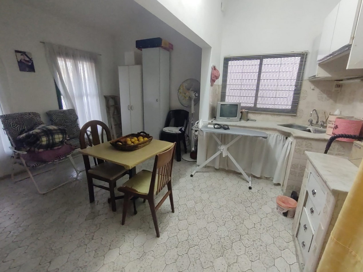 Casa sobre Av. Moreno