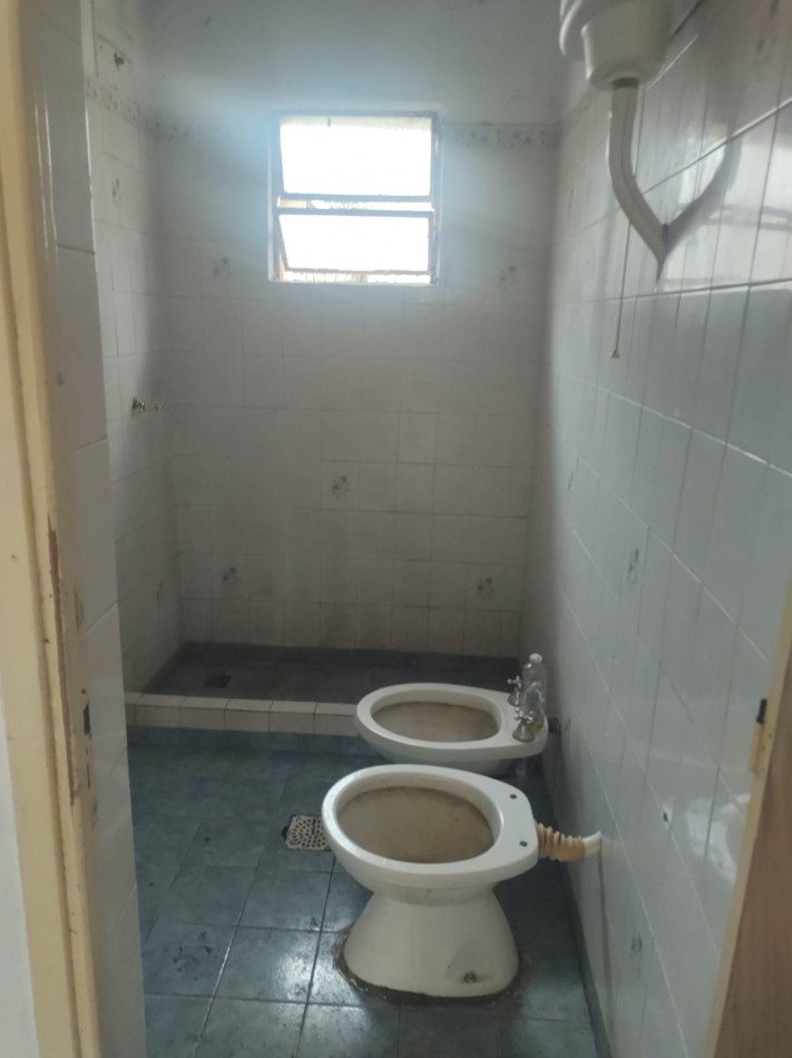 Lote con casa a reciclar