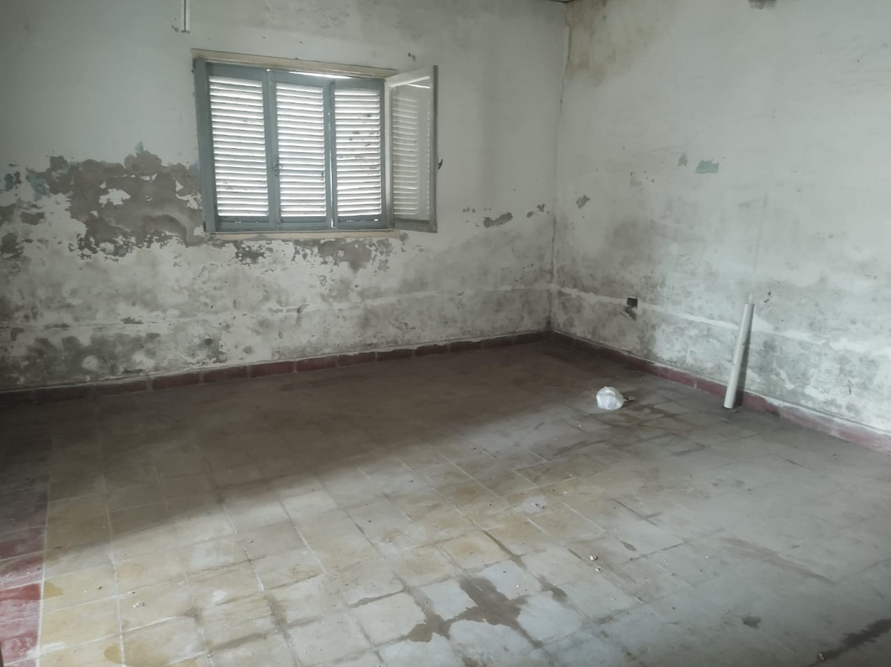 Lote con casa a reciclar