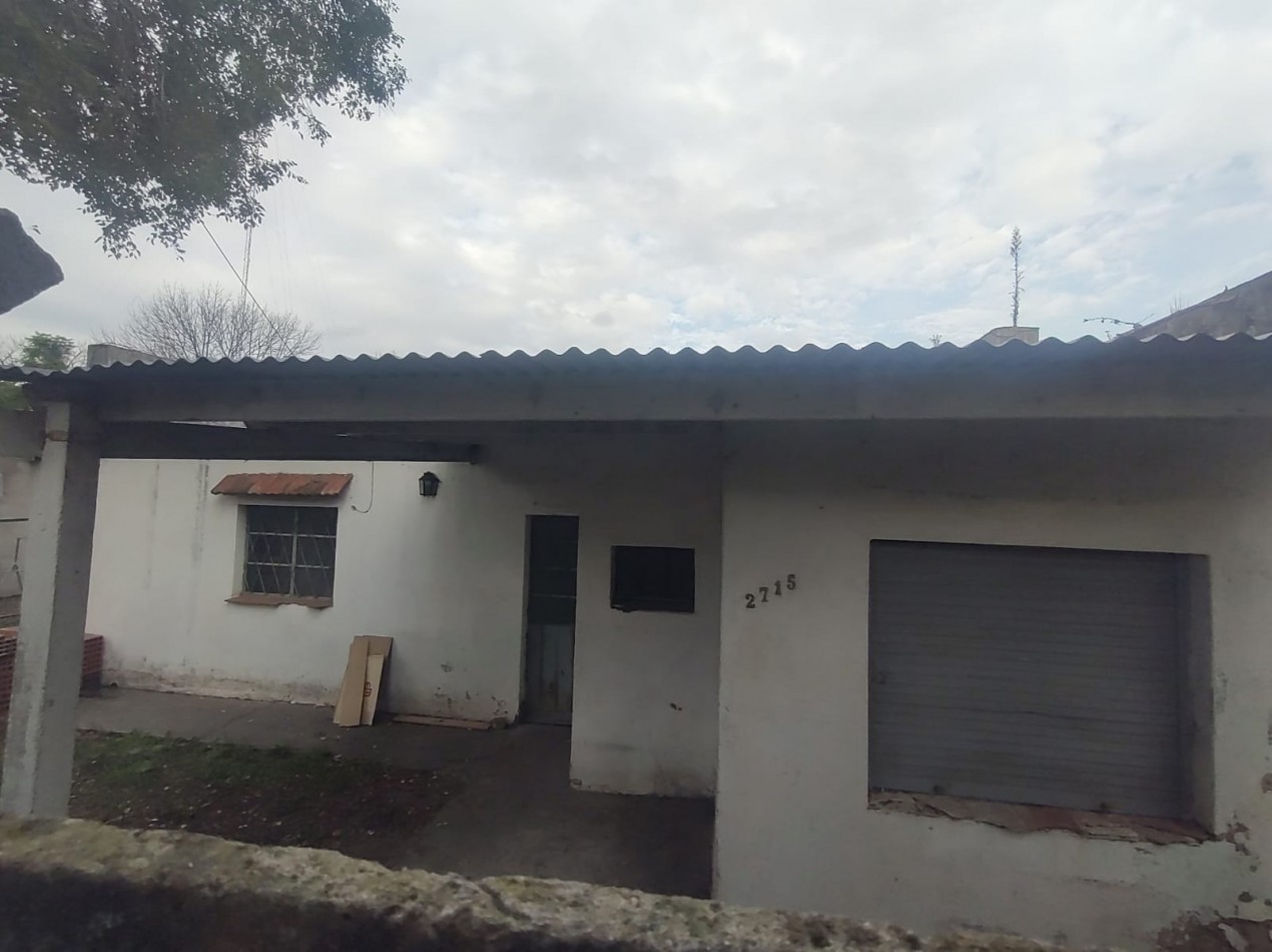 Lote con casa a reciclar