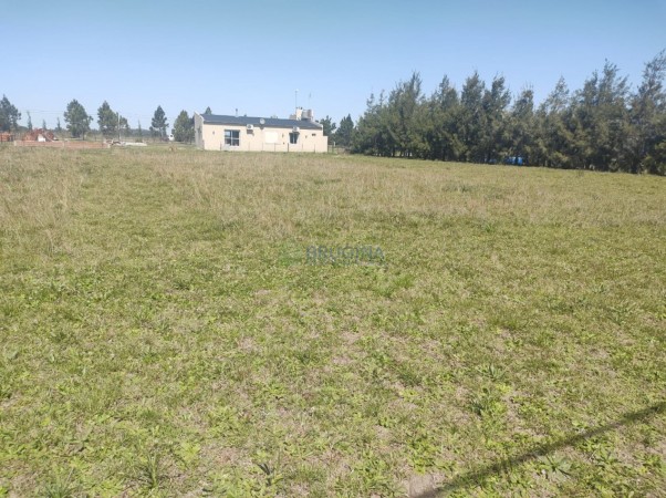 Lote en Barrio "Los Aromos"