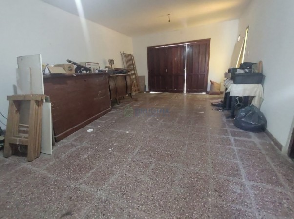 Venta de Casa en calle Estrada esquina Yrigoyen